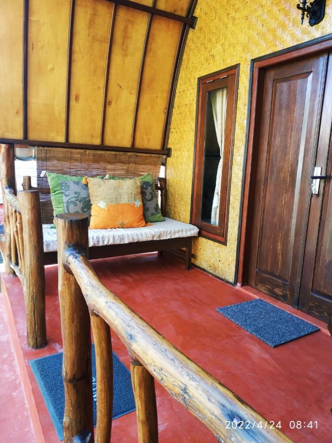 Kampung Meno Bungalows Gili Meno Rum bild